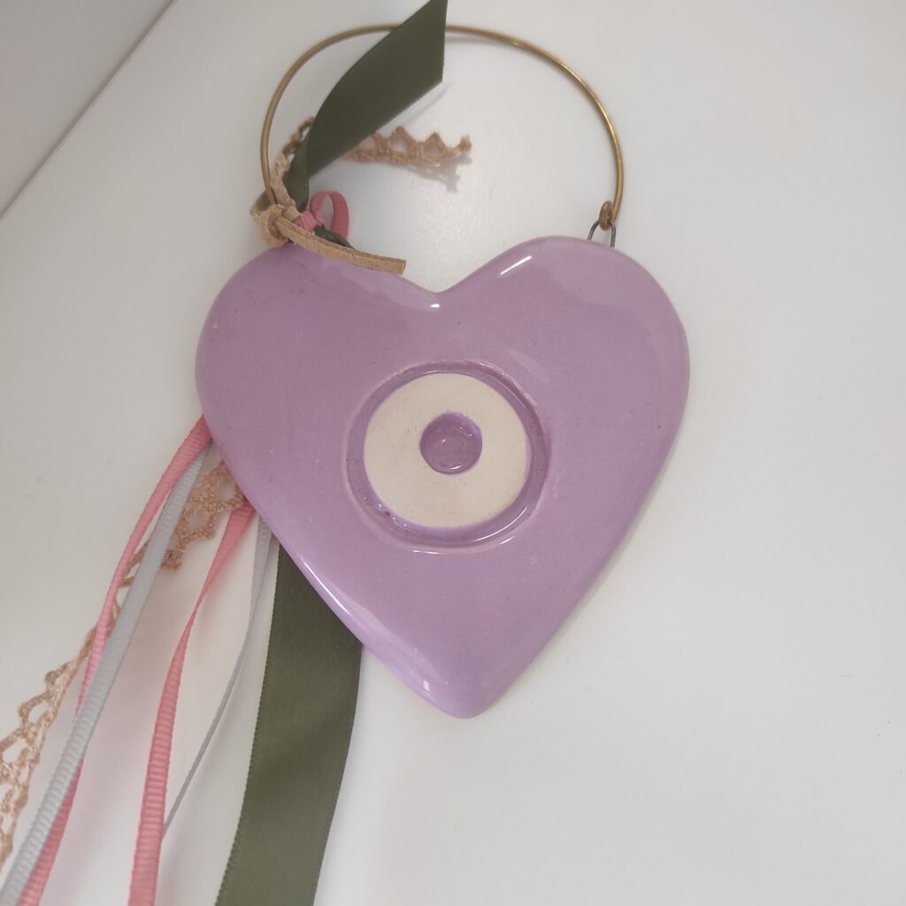 ΚΑΡΔΙΑ ΜΕ ΜΑΤΙ ΜΩΒ ΚΡΕΜΑΣΤΗ