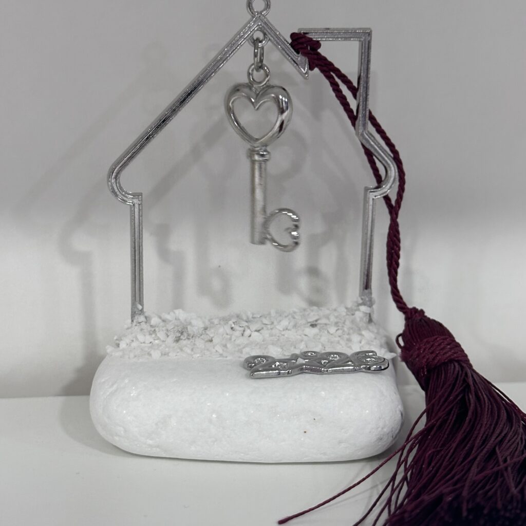 ΣΠΙΤΙ ΣΕ ΠΕΤΡΑ ΜΕ ΚΛΕΙΔΙ