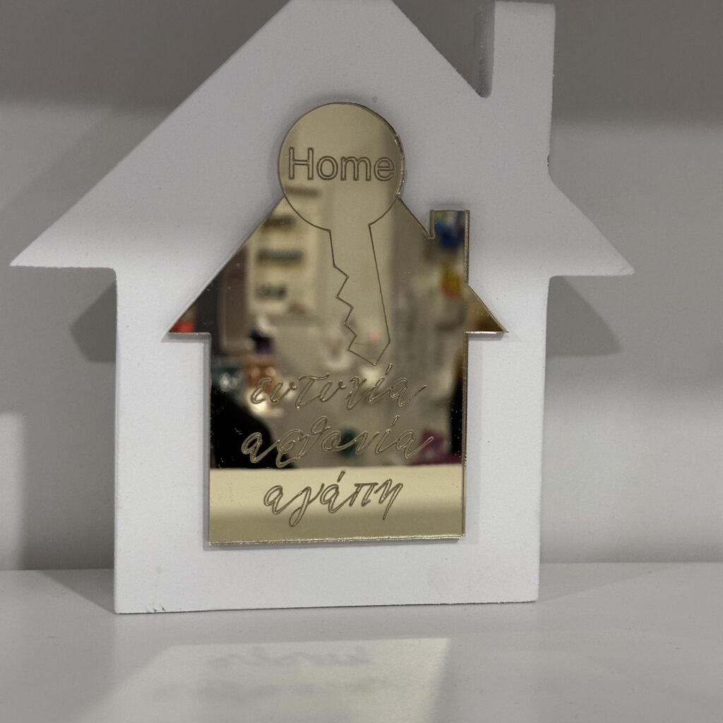 ΣΠΙΤΙ ΞΥΛΙΝΟ ΜΕΓΑΛΟ ΛΕΥΚΟ ΜΕ ΧΡΥΣΟ