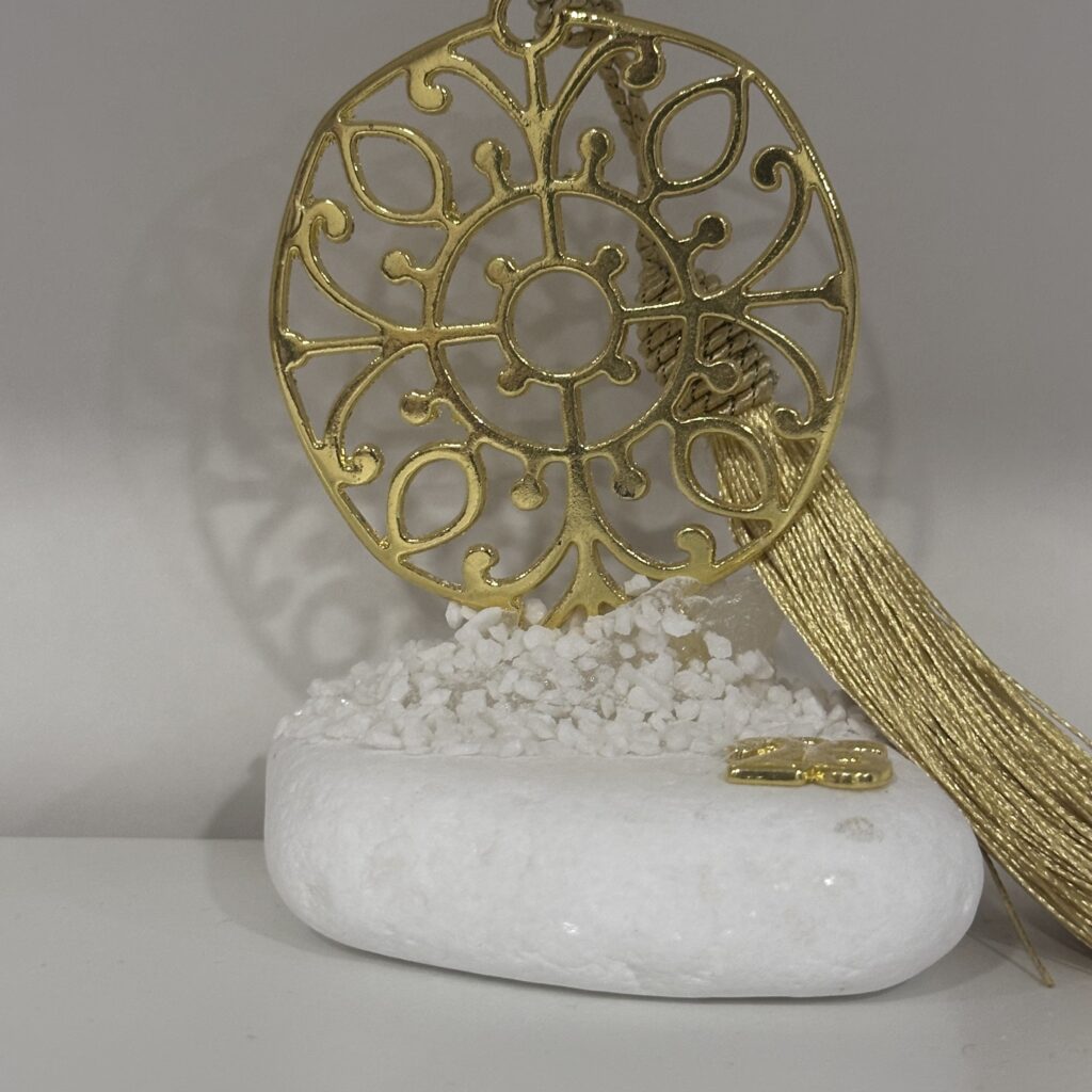 ΓΟΥΡΙ ΣΕ ΠΕΤΡΑ ΜΕ ΣΧΕΔΙΟ ΧΡΥΣΟ