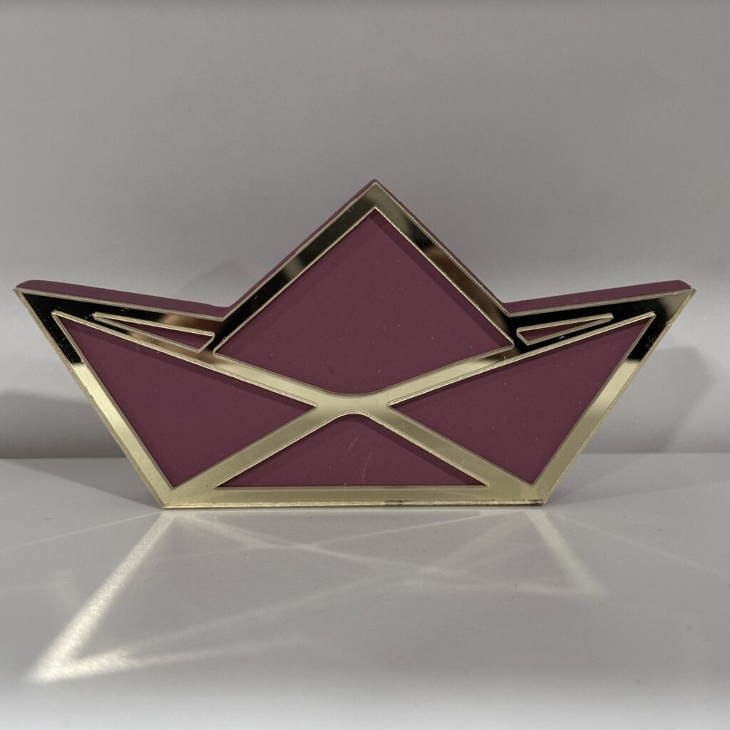 ΚΑΡΑΒΙ ΞΥΛΙΝΟ ΒΕΛΒΕΤ ΜΕ ΧΡΥΣΟ ΠΕΡΙΓΡΑΜΜΑ