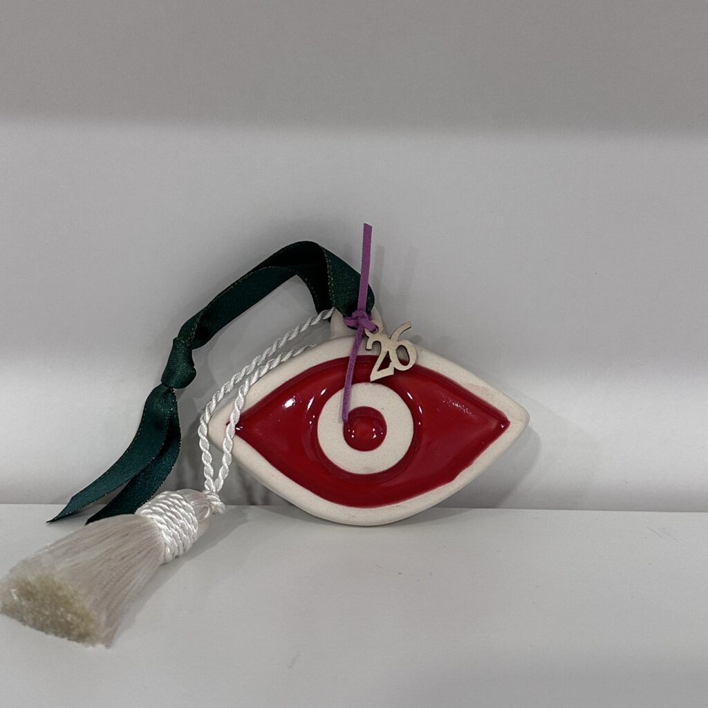 ΜΑΤΙ ΚΟΚΚΙΝΟ ΜΕ ΓΕΜΙΣΜΑ