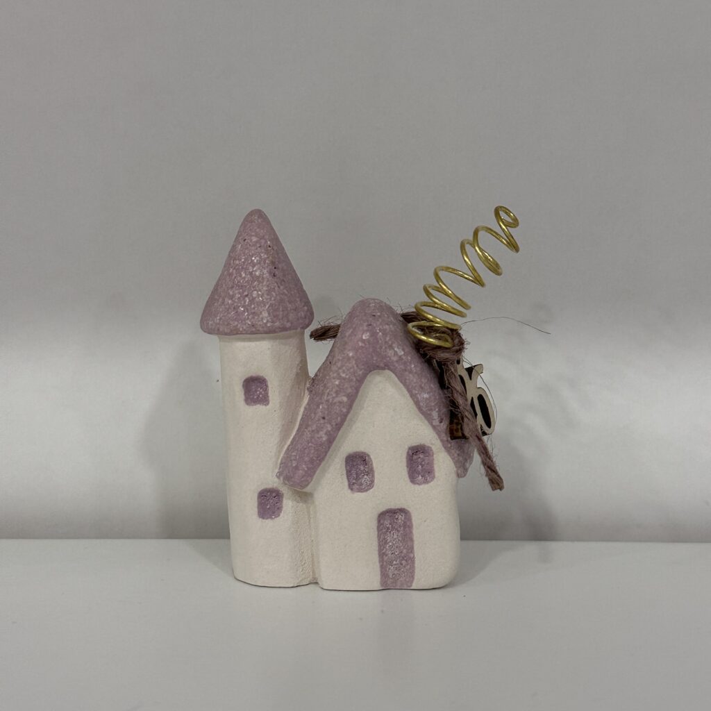 ΣΠΙΤΙ ΛΕΥΚΟ ΛΙΛΑ ΠΥΡΓΟΣ ΜΙΝΙ