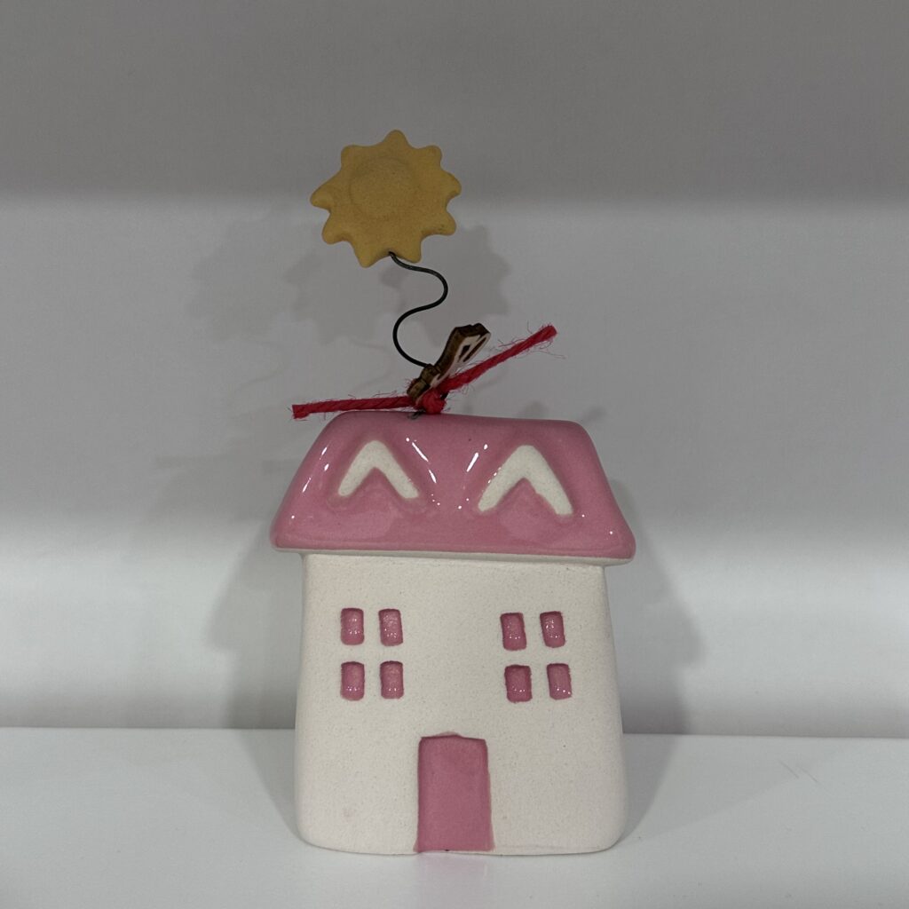 ΣΠΙΤΙ ΛΕΥΚΟ ΡΟΖ ΜΕ ΗΛΙΟ ΜΕΓΑΛΟ